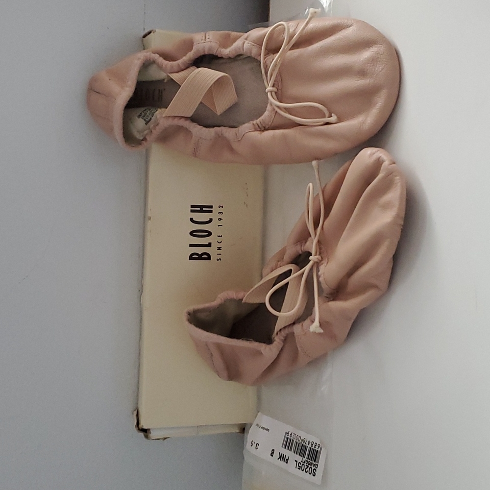 Bloch Soft Toe Ballet Shoe In Pink- size 6 (size 3.5B)